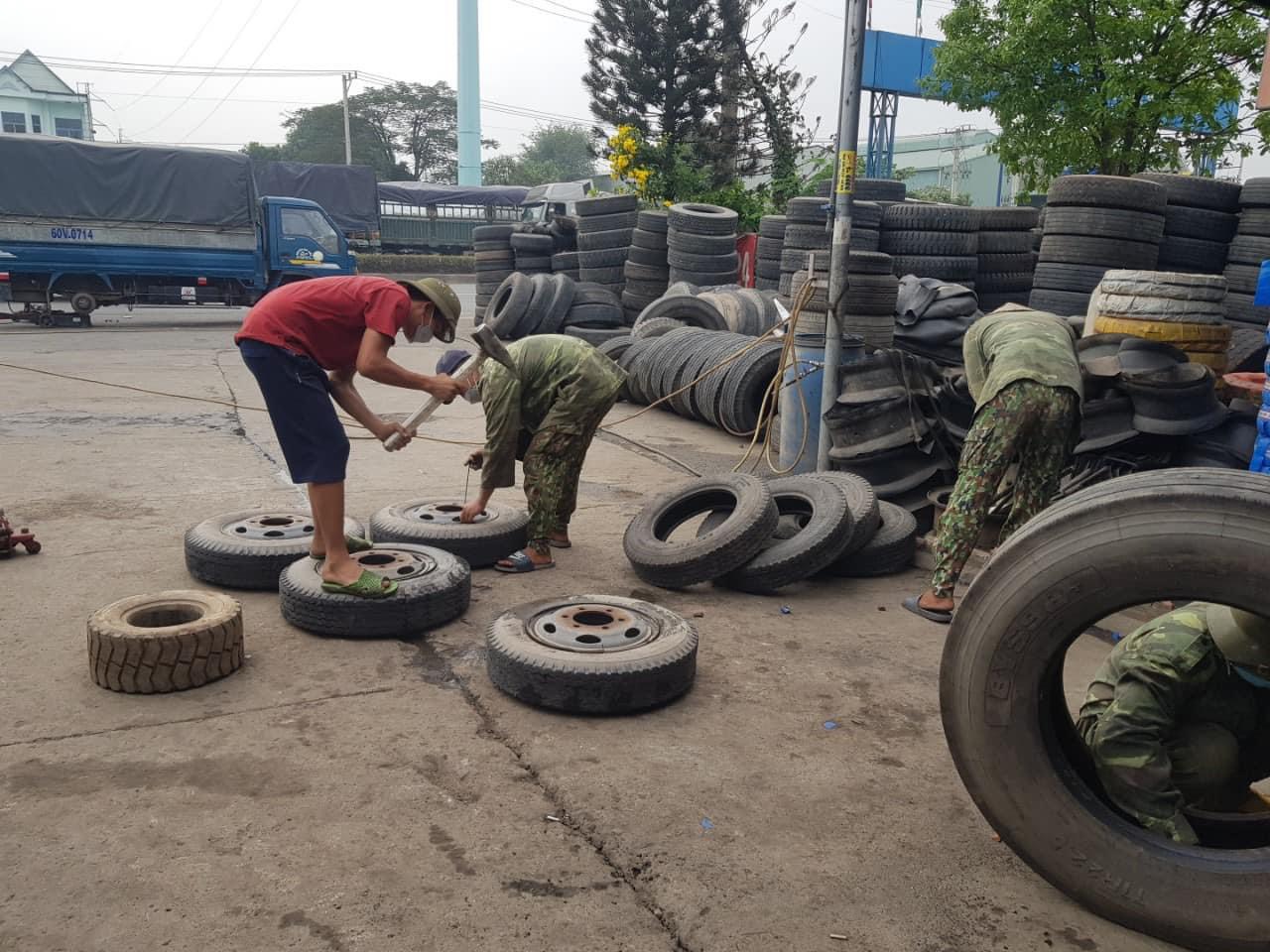 GIÁ LỐP XE Ô TÔ ( VỎ XE) TẢI CŨ CÓ GIÁ BAO NHIÊU - ĐỊA CHỈ MUA LỐP XE TẢI CŨ UY TÍN NHẤT BÌNH DƯƠNG